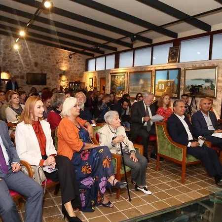 Kaucuk (adults Only)